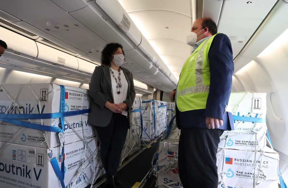 Carla Vizzotti negó que haya “vacunas en la heladera” y aseguró que “todas las dosis están en constante movimiento”