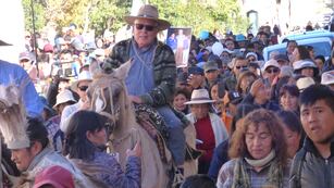 Montado a caballo, el monseñor Olmedo encabezó la caminata “Las huellas evangelizadoras de nuestros sacerdotes claretianos”, el Humahuaca.