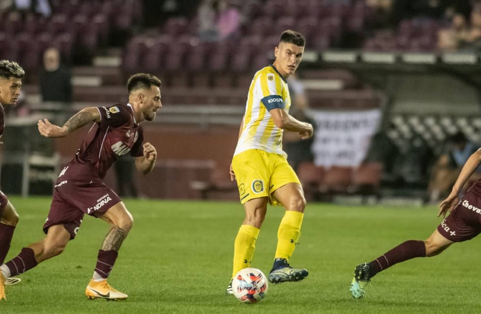 Francesco Lo Celso se lesionó en Rosario Central y lo retiraron con una puerta