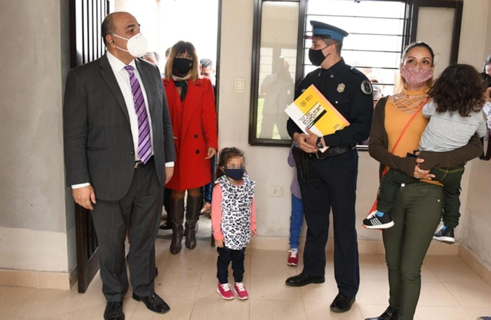 El gobernador Juan Manzur entrego viviendas en Manantial Sur