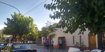 Pablo Di Marco uso un cuchillo y una tijera para apuñalar a la madre y el padrastro. La casa de Libertador al 600.
