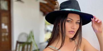 La conductora disfruta del verano a pleno