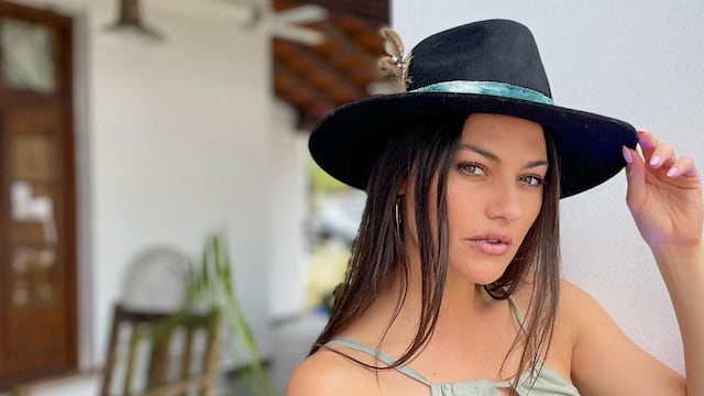 La conductora disfruta del verano a pleno