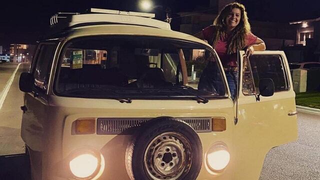 Una joven chubutense, arriba de una combi, se lanzó en un gran viaje con sus dos perros.