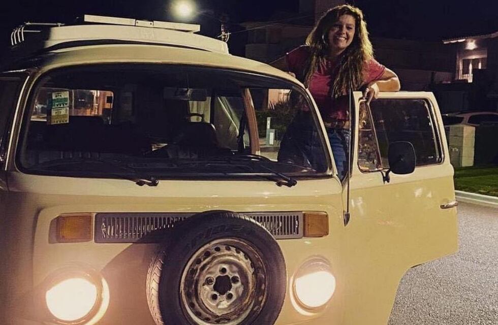 Dejó atrás Puerto Madryn y se lanzó a conocer el mundo: la historia de una joven que viaja con sus perros