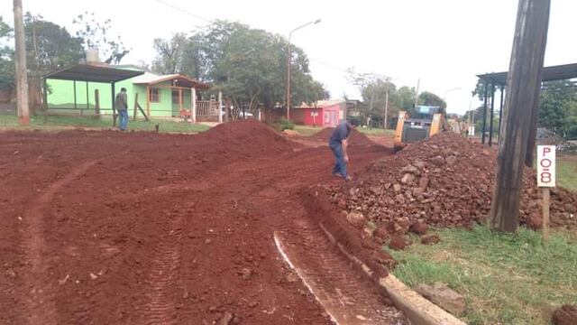 Ejecutan obras en varios barrios de Puerto Iguazú.
