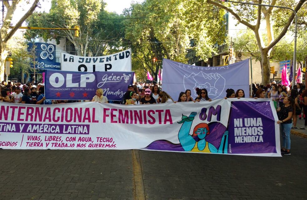 Miles de mujeres reclamaron derechos y pidieron justicia por las calles de Mendoza