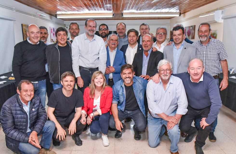 Pablo Garate en Bahía Blanca junto a Kicillof e intendentes de la sexta sección electoral