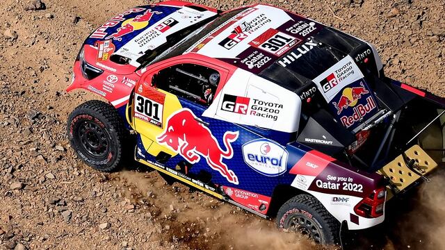El catarí Nasser Al-Attiyah, en la Hilux de Toyota Gazoo Racing.