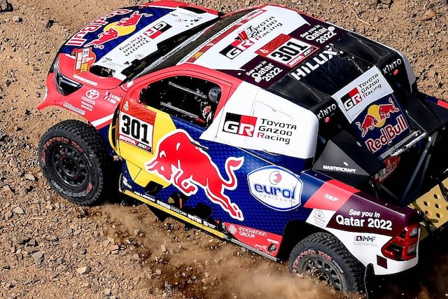 El catarí Nasser Al-Attiyah, en la Hilux de Toyota Gazoo Racing.
