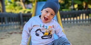 El tierno video de Beni: el pequeño mendocino juega a la pelota mientras se recupera en España