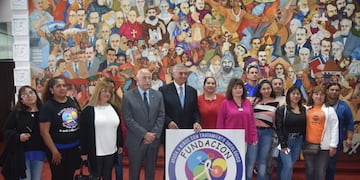 Directivos de la fundación "Fermín Morales" asistieron a la sesión de la Legislatura de Jujuy en la que se abordó la protección integral de los menores que padecen cáncer.