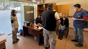 Toman muestras de ADN a policías que estaban en actividad cuando desapareció Andrea Castana. (La Voz)