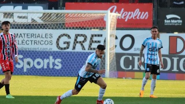 El Loco José Méndez, ex Chacarita, ingresó en el segundo tiempo pero Racing no pudo torcer la historia ante el puntero. (Prensa Racing)