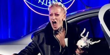 Tras la salida de Furia, disturbios a las afueras de Telefe: piedras, autos rotos y protestas