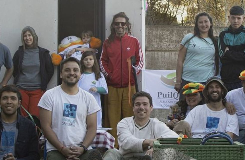 Ejemplo de solidaridad en Córdoba: construyen baños para viviendas de barrios vulnerables