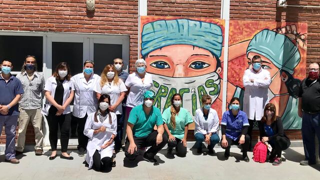 Realizan un homenaje a los trabajadores esenciales con un mural