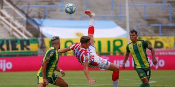 Los marplatenses empezaron perdiendo por un contragolpe. (@elgraficoweb)