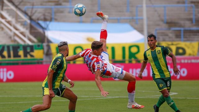 Los marplatenses empezaron perdiendo por un contragolpe. (@elgraficoweb)
