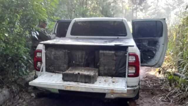 Puerto Esperanza: hallan camioneta abandonada repleta de marihuana.