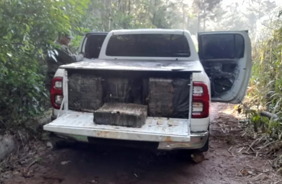 Puerto Esperanza: hallan camioneta abandonada repleta de marihuana