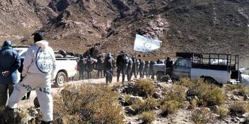 Enfrentamientos entre ambientalistas y la policía.