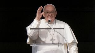 El Papa Francisco advirtió que muchos conflictos “en vez de extinguirse con el diálogo, se alimentan de noticias falsas”.