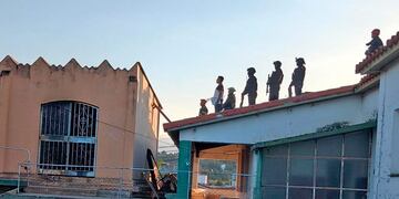 Intentaba arrojarse de un tercer piso