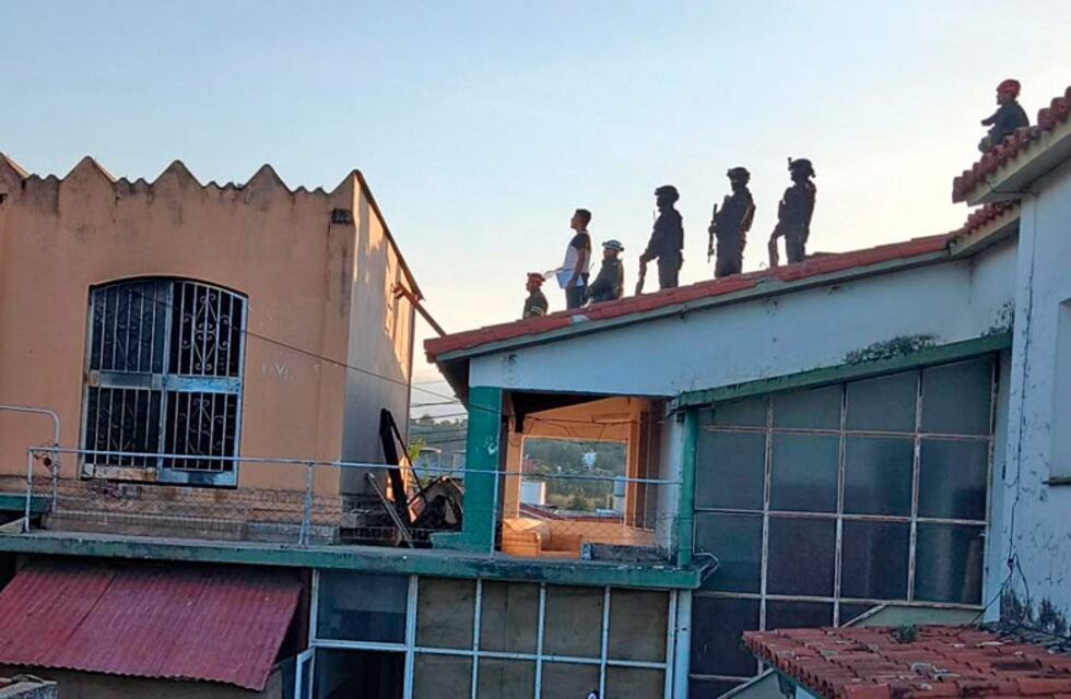 Rescate en Carlos Paz: salvaron a un joven que se quería tirar de un tercer piso