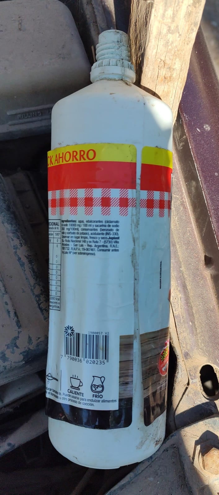 El recipiente con el líquido inflamable.