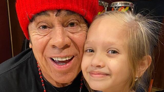 La Mona Jiménez junto a Mía Franco, nieta de Daniel.