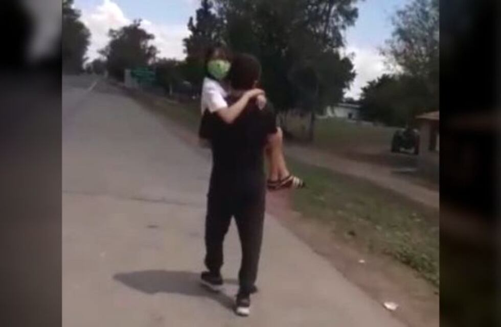 Indignante: cruzó con su hija enferma en brazos caminando de Tucumán a Santiago porque no lo dejaban entrar
