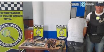 Decomisan un pequeño arsenal y detienen al principal sospechoso de un robo