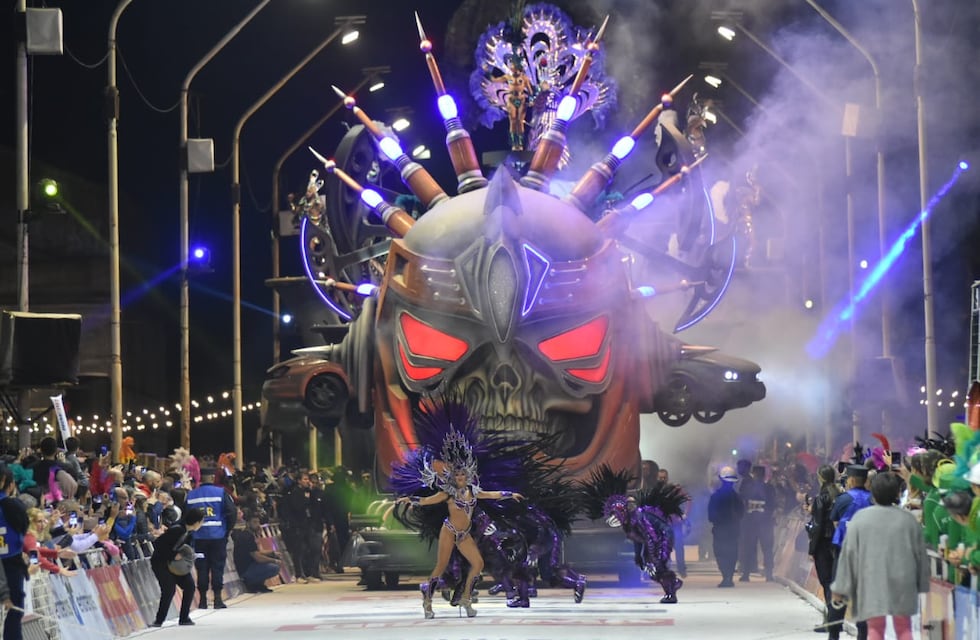 Con unos 70 mil asistentes el Carnaval del País cerró un exitoso fin de semana largo