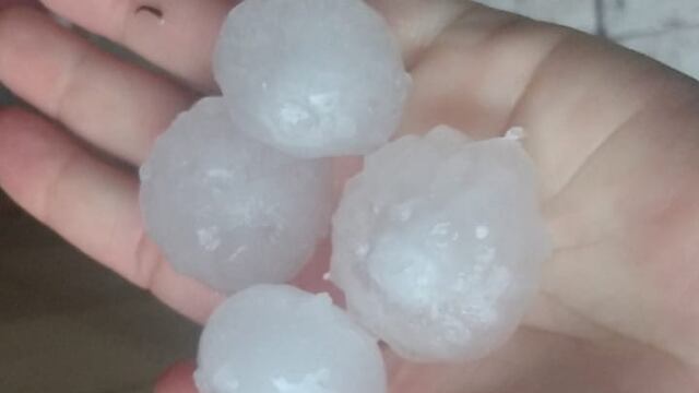 Granizo de importante tamaño cayó sobre varios distritos de San Rafael durante esta tarde. Gentileza