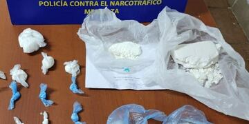 La policía antinarcóticos incautó casi medio kilo de cocaína en San Martín.