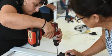 Mujeres se capacitaron en carpintería metálica