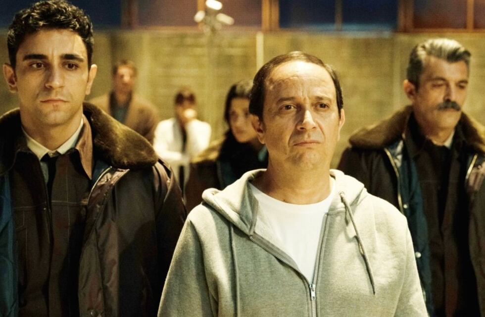 Dura menos de seis horas, está situada en una prisión psiquiátrica y la está descosiendo en Netflix