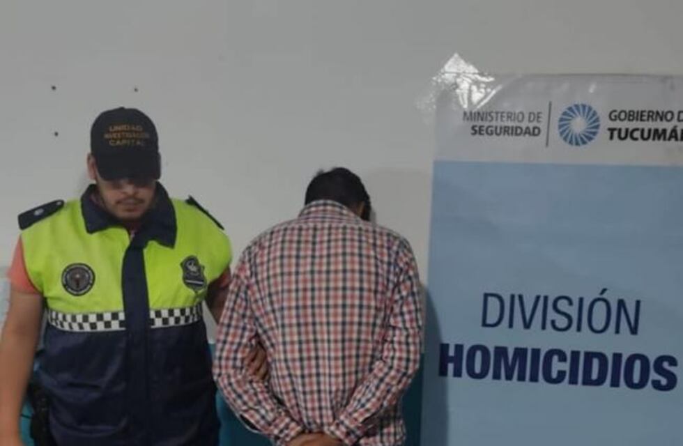 Un hombre fue detenido acusado de matar a un joven con un arma blanca