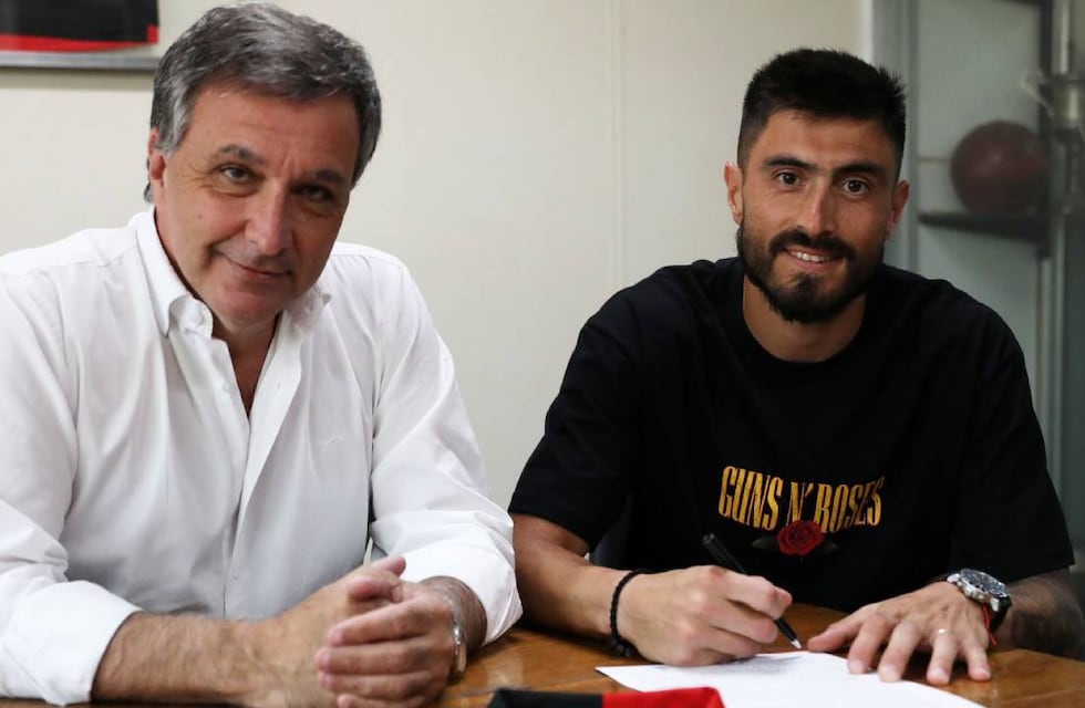 Lucas Hoyos firmó contrato con Newell’s: “Es una segunda oportunidad”