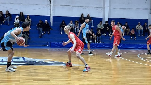 Ateneo derrotó con lo justo a La Falda. (Foto: Gente de Básquet).