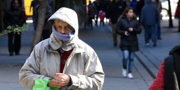 El abrigo es fundamental para hacerle frente al frío en el cierre del fin de semana.