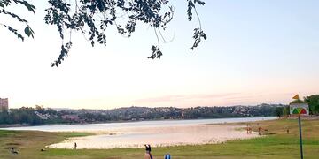 Uno de los atardeceres de esta semana de enero en Carlos Paz. (Foto: VíaCarlosPaz).