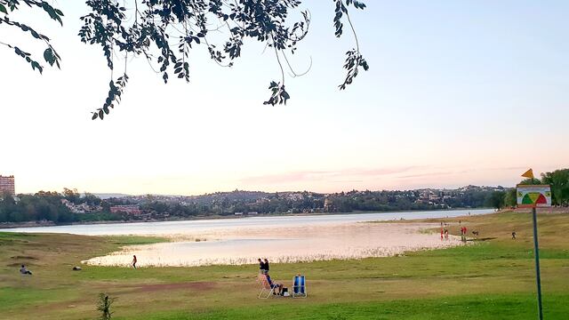 Uno de los atardeceres de esta semana de enero en Carlos Paz. (Foto: VíaCarlosPaz).