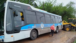 La pala mecánica también terminó atorada.