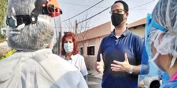 El secretario de Salud, Mauro García, informó los porcentajes de vacunación.