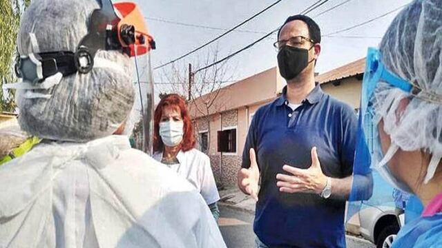 El secretario de Salud, Mauro García, informó los porcentajes de vacunación.