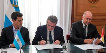 Omar Perotti se reunió con Agustín Rossi y Wado de Pedro en Buenos Aires.