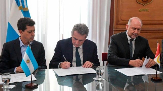 Omar Perotti se reunió con Agustín Rossi y Wado de Pedro en Buenos Aires.