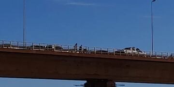 Un hombre se tiró del puente Posadas - Encarnación.